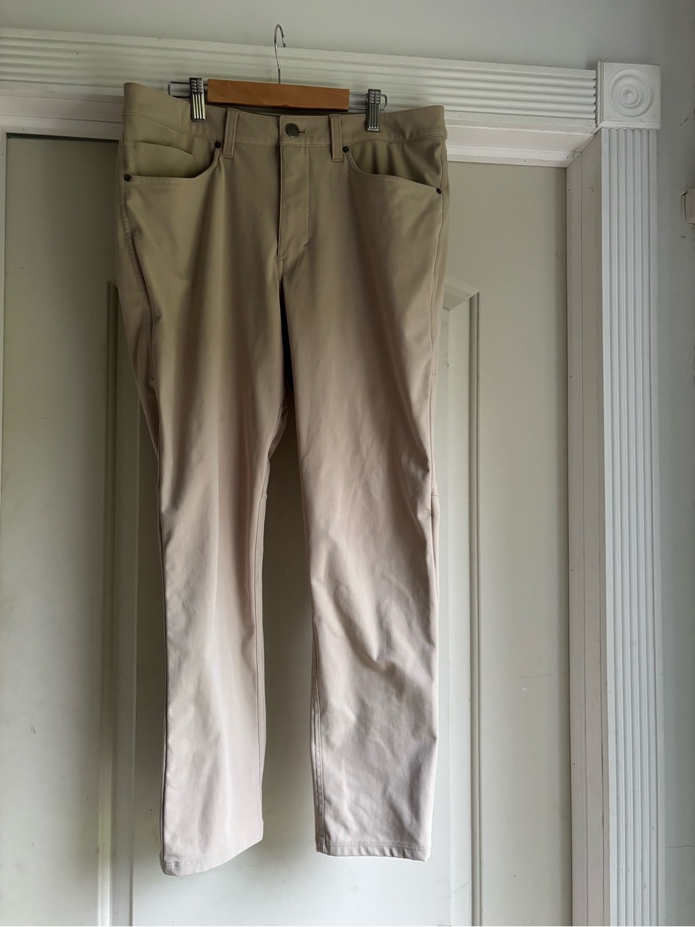 lululemon athletica Men's Khaki Chino Pants - Light Beige